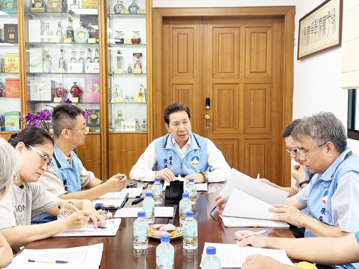 縣長陳福海主持紅火蟻防治會議，與相關單位討論防治現況及後續精進方向。（李映蓉攝）