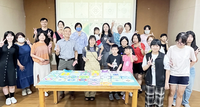 駐縣藝術家南雲未希膠彩畫工作坊獲學員熱烈好評。（蔡麗玉攝）