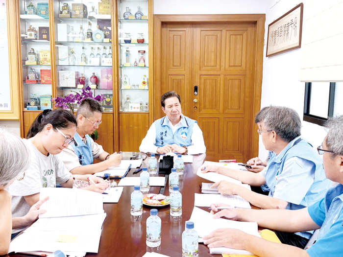 縣長陳福海主持動物焚化處理設施相關會議，聽取現有設備運作及實際處理需求。（李映蓉攝）