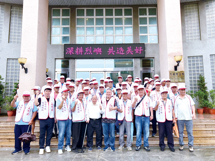 金門縣議員洪鴻斌完成烈嶼鄉長參選登記。（洪鴻斌議員服務處提供）