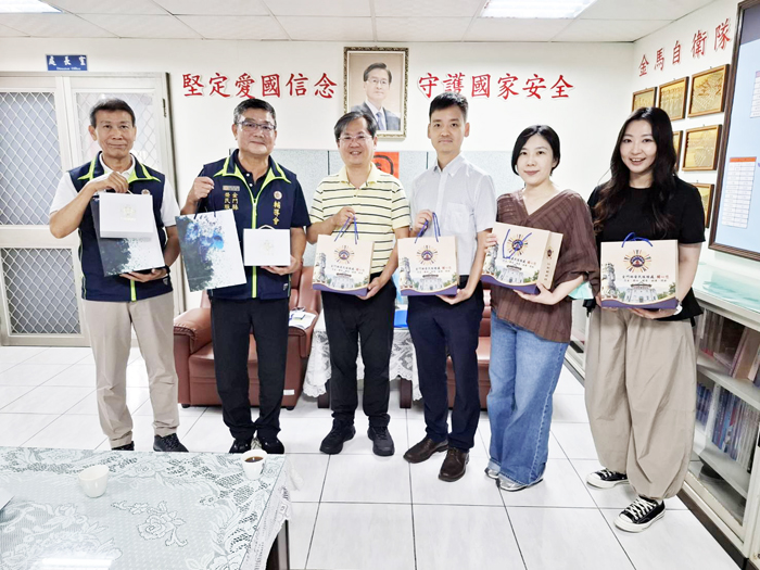 臺北榮民總醫院社會工作室主任溫信學率領團隊，於近日跨海拜訪金門縣榮民服務處，與榮服處服務團隊進行交流座談。
（榮服處提供）