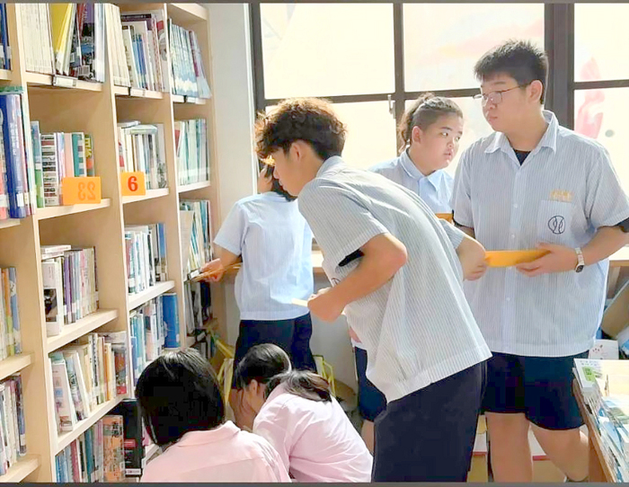城中「新生圖書館巡禮」，七年級新生走進圖書館開啟校園新生活。
（擷自金城國中官網）