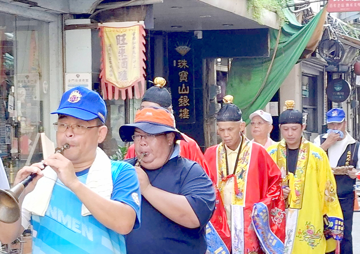 農曆七月二十六日，金城鎮西門境舉行普渡。（蔡麗玉攝）