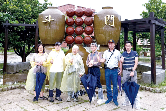 金沙鎮何斗里推動低碳永續行動經環境部兩階段審查及現地勘查，取得「低碳永續家園銀級認證」。（環保局提供）