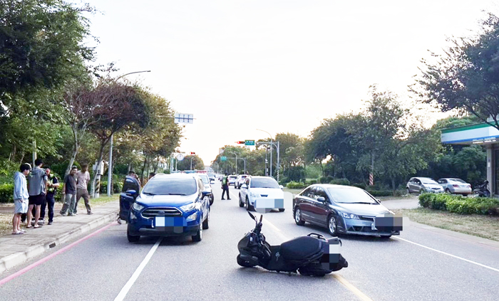 環島北路同路段連兩撞，兩機車騎士受傷。
（金城分局提供）
