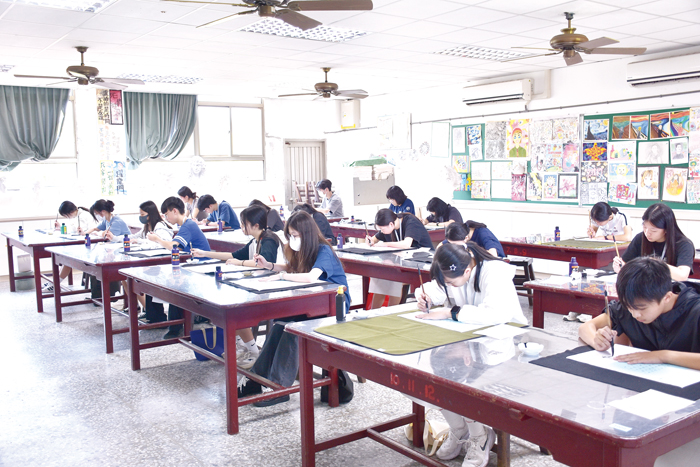 語文競賽登場，來自全縣各高中國中小學及社會各界的語文好手齊聚湖中展現語文實力。（金湖國中提供）