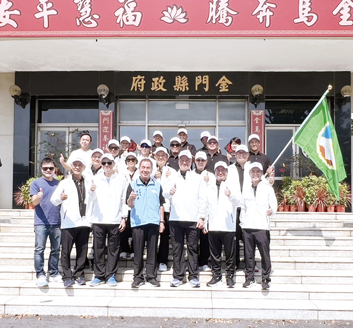參與授旗儀式的金門代表隊成員合影。（許峻魁攝）