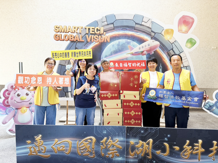 福智佛教基金會金門教室近日走進金湖國民小學校園，舉辦中秋愛心物資捐贈活動。（金湖國小提供）