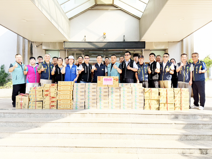 金城鎮公所於中秋節前夕前往金城鎮轄區內進行勞軍活動。（金城鎮公所提供）