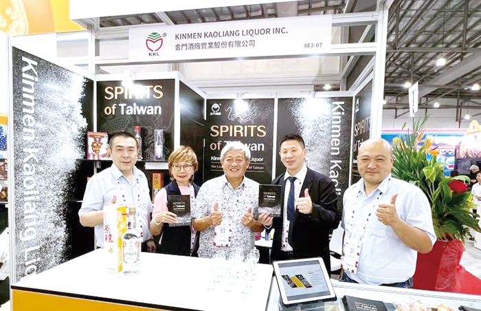 金門酒廠參加新加坡國際食品展，開拓東南亞市場。（金門酒廠提供）