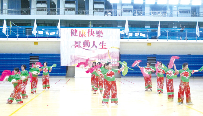 「運動i台灣2.0－舞動金門‧飛躍青春」大型舞蹈觀摩活動熱鬧登場。（金門體育會土風舞運動委員會提供）