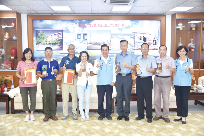 教師節前夕，縣長陳福海接見並嘉勉本縣5位教育工作者。（莊煥寧攝）