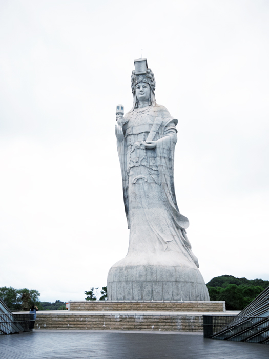 媽祖巨神像守護著馬祖四鄉五島居民與海疆。（林秉志攝）
