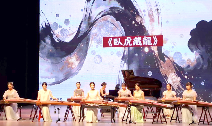 《Fusion》箏琴對話音樂盛會，奏響東、西樂韻。（蔡麗玉攝）