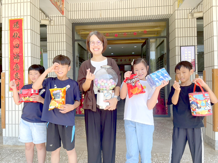卓環國小舉辦「愛師任務九宮格」，校長楊杰頤期待孩子將感謝化為具體行動。（卓環國小提供）