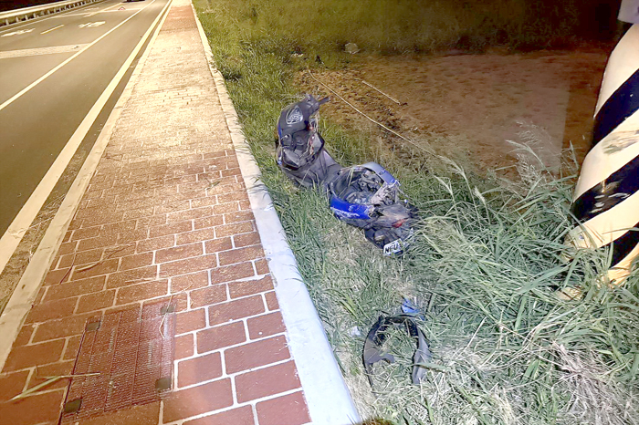 金寧鄉瓊安路西堡路段發生一起自小客車與普通重型機車碰撞車禍，造成王姓女騎士重傷送醫不治。
（金城分局提供）