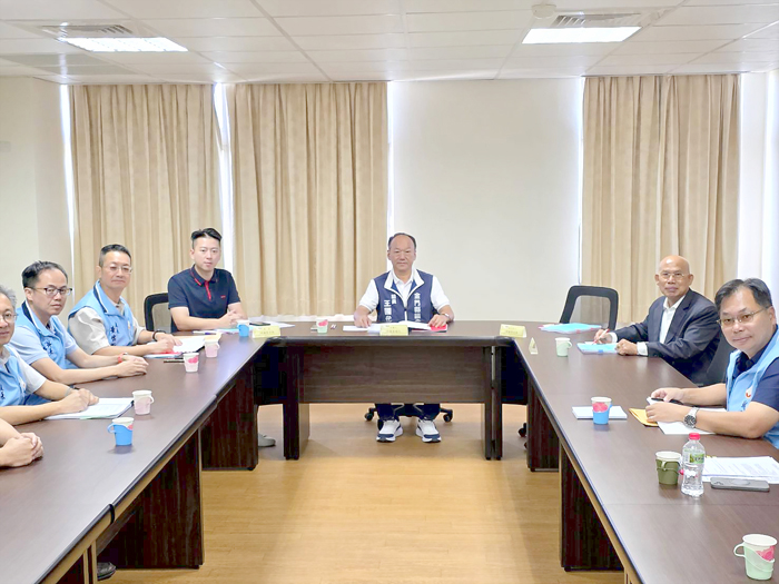 第三小組進行分組審查會議。（許峻魁攝）