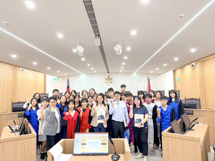金門高中第二屆鑑識科學與司法人權議題增能營，參與師生合影。（金門高中提供）