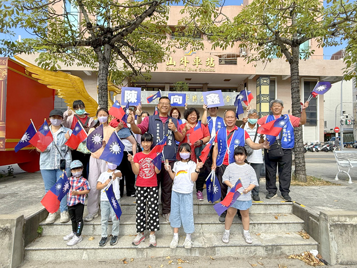 陳向鑫辦雙十國慶快閃。（陳向鑫競選服務團隊提供）
