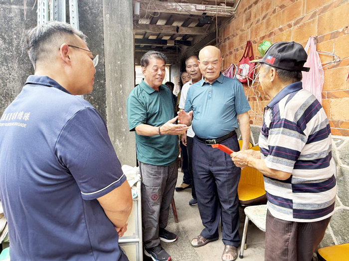 金湖鎮正義社區一戶家庭近日遭逢急難，成功陳氏宗親會獲悉後，主動發起救助行動，號召宗親伸出援手。（正義社區提供）