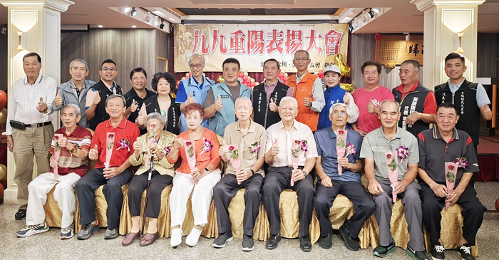 金城表揚模範老人。（蔡麗玉攝）