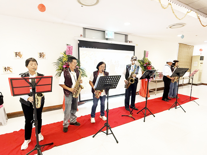 金門社區大學薩克斯風社團表演。（李薇薇攝）