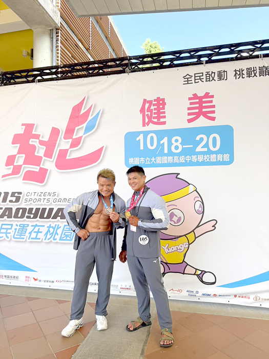 吳金龍（左）勇奪銀牌，劉冠忠（右）摘金完成全民運三連霸。（吳金龍提供）