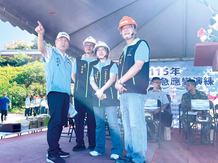 副縣長陳祥麟主持演練，並與各單位代表共同觀演。（高凡淳攝）