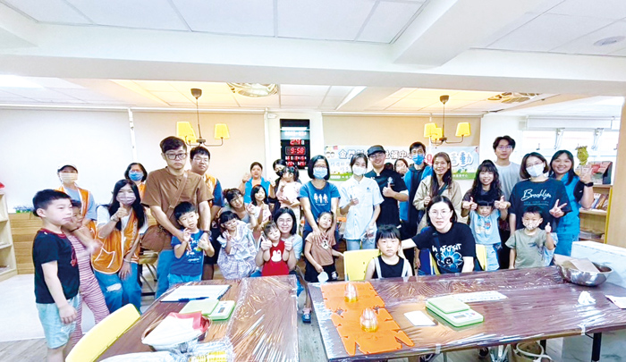 親子巧克力Q餅DIY。（社會處提供）