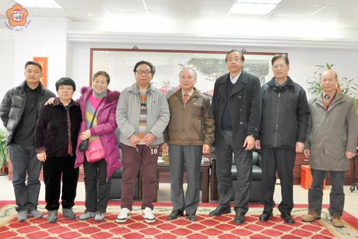 大陸福建省前水利廳廳長陳國樑(左四)等人前抵金門縣議會拜會,受到議長王再生(右四)、議員謝東龍(右三)及議會主管的歡迎接待。(莊煥寧攝)
