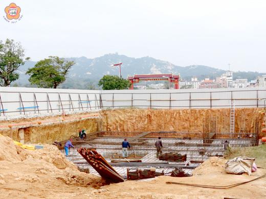 金湖市港路「區段徵收」的土地,縣府已核准兩個民間開發案建照,開始動起來了! (張建騰攝)