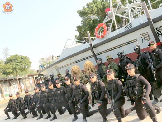 海龍蛙兵威武英姿。
（張建騰攝）