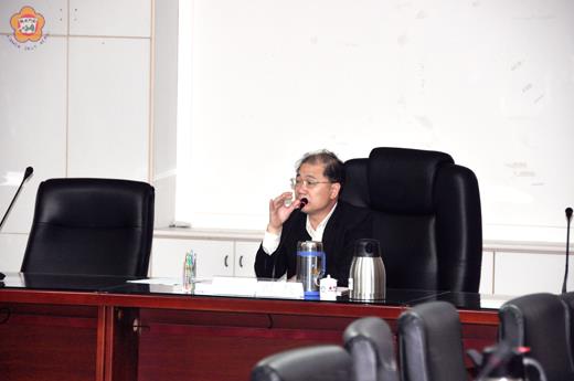 縣長李沃士昨聽取金門環保公園遊客解說中心新建工程規劃及基本設計成果簡報。(李增汪攝)