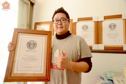   外號小胖的楊智榮憑著金氏世界紀錄打響名號，三年內成功為台金等地申請八項金氏世界紀錄。
 （董森堡攝）