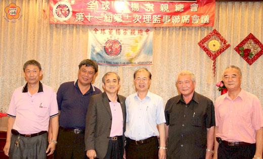   縣長李沃士等人歡迎全球董楊宗親總會一行到金門召開理監事聯席會。（李增汪攝）