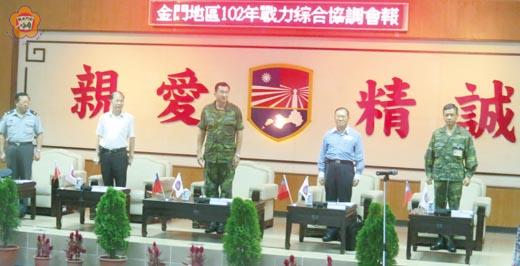  「金門地區全民戰力綜合協調會102年第一次定期會」昨在金防部「鑑潭」召開，與會者有潘家宇（右三）、邱國樑（右二）、殷榮源（左一）、李沃士（左二）、尹者江（右一）。（張建騰攝）