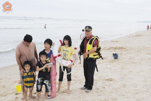   金寧消防分隊連日來在轄內湖庫、池塘、后湖水域等進行防溺巡邏及宣導勤務，提醒青少年朋友戲水注意安全。（金寧消防分隊提供）