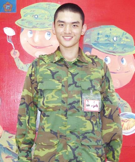   二兵林祺翰對因為「迷彩軍人」的身分而懷著熱血與自信。
（金防部提供）