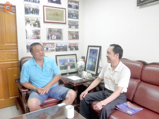 新任金門榮服處處長李鐵和，日前前往紅會拜會，受到總幹事陳忠飛誠摯歡迎。
（榮服處提供）