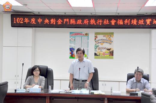   一○二年度中央對金門縣政府執行社會福利績效實地考核昨實施，縣府秘書長盧志輝並率同縣府局處和鄉鎮公所、相關社團代表與會，接受考核委員就書面資料等考核。（李增汪攝）