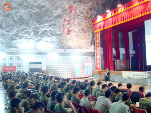 金門就服站前進金防部，為屆退官兵舉辦就業諮詢，協助日後生涯規劃。（金門就服站提供）