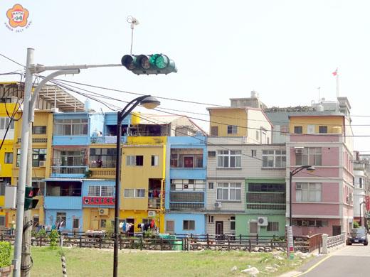 金湖鎮太湖路二段與自強路路口即日起已調整為行車管制號誌。（縣警局提供）