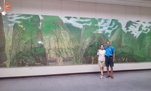   縣籍藝術家呂坤和在雲林科技大學展出水墨展。（唐東隆提供）