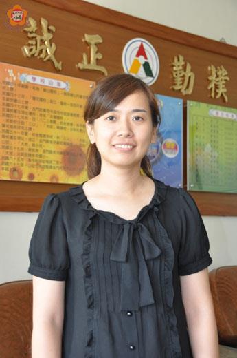   安瀾國小教務組長楊馨，榮獲特殊優良教師，訓練學生閱讀改善口語表達，計畫進修提昇專業，實現編寫搭配語文教材的理想。（陳麗妤攝）