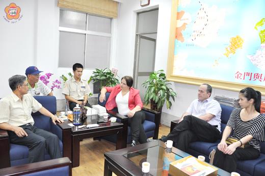   駐台北以色列經濟文化辦事處代表何璽夢昨拜會副縣長吳友欽。（翁碧蓮攝）