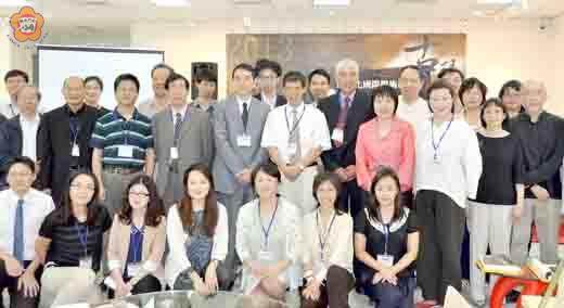   二○一三「古音樂美學與人文精神」跨領域、跨文化國學術研討會昨登場，來自兩岸及世界各國三十位學者及琴家會聚一堂，探討古琴文化。（陳麗妤攝）