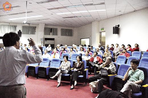   文化局假前水頭舉辦「水頭聚落保存登錄說明會」，盼協助水頭居民進行後續申登工作，成為第二個依據文化資產保存法，正式審議登錄保存的傳統聚落。（陳麗妤攝）