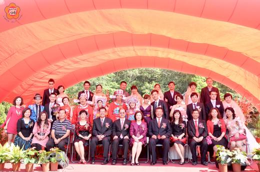 十一對新人在「金門縣2013『情繫浯洲、典藏真愛』縣民集團結婚典禮」中完成了終身大事。(張建騰攝)