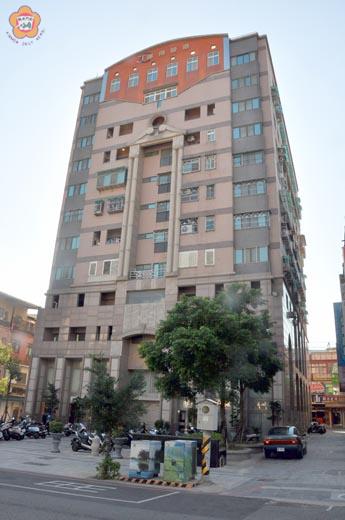 地政局昨日召開本縣102年地價及標準地價評議委員會，金城民生路的金信大樓區段，蟬聯「地王」。（許加泰攝）