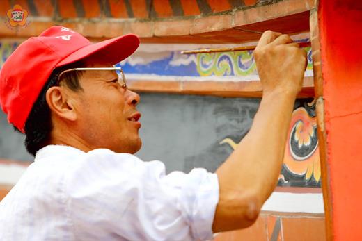   金門的各式各樣轎子多是出自－胡青年師傅之手，連大陸也來下訂單。（翁碧蓮攝）